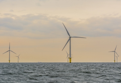 blogphoto-Offshore-Wind-Farm-During-Sunset